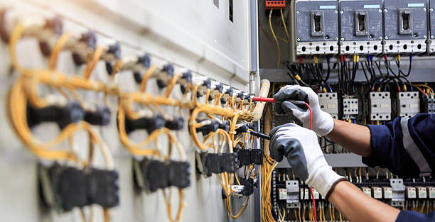 Professional Electrician technician working in Washington Park, IL